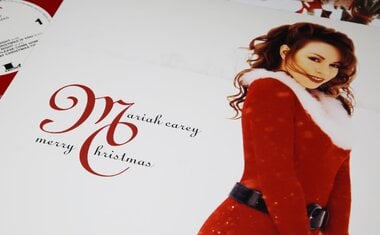 Imagem de destaque para 8 músicas icônicas de Natal para animar sua ceia em família