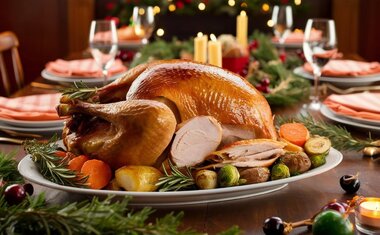 Imagem de destaque para 5 opções mais econômicas para substituir o peru na ceia de Natal