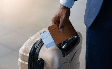 Imagem de destaque para 5 destinos internacionais onde o Real é mais valorizado que a moeda local