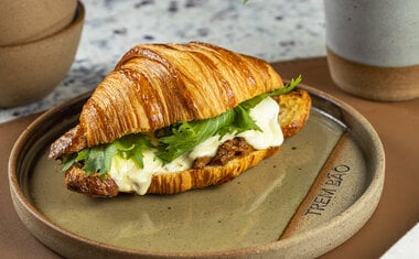 Imagem de destaque para 21 lugares imperdíveis para comer croissants deliciosos em São Paulo