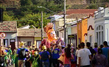 Imagem de destaque para Estes são os 12 melhores destinos para curtir o Carnaval 2025 no Brasil
