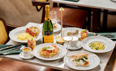 Imagem de destaque para Brunch Veuve Clicquot Gardens no Locale