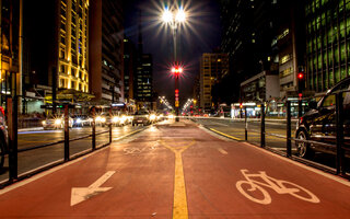 Fazer um eio noturno pelas ciclovias de São Paulo