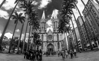 Fazer um eio macabro pela cidade