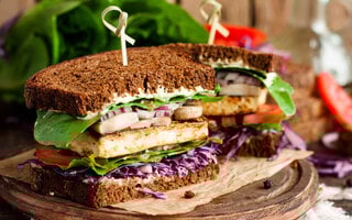 Sanduíche de tofu