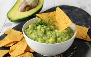 Nachos com guacamole