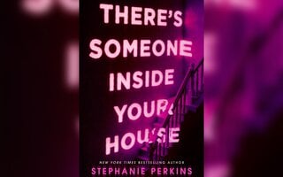Tem Alguém Na Sua Casa, de Stephanie Perkins