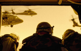 Sobrevivendo à Queda dos Black Hawks | Série