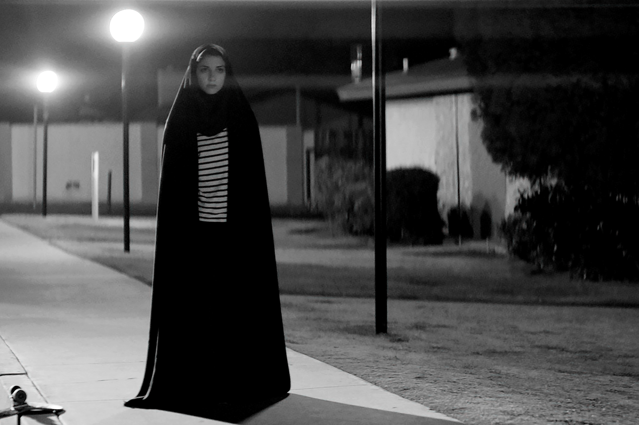 49. Garota Sombria Caminha Pela Noite (2014)